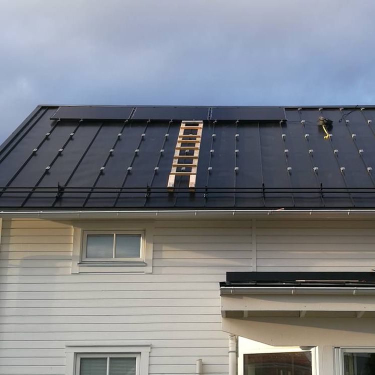 Application of Tin Roof Solar Clamps.jpg